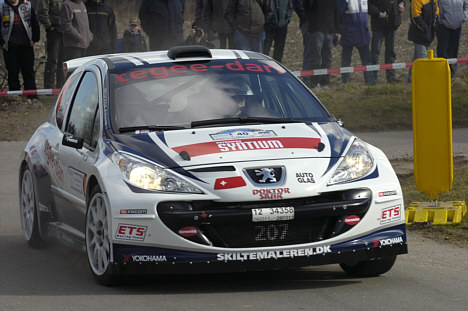 Man kan komme tæt på rallybilerne i Juelsminde i Store Bededagsferien, når Tegee-Dan Rally køres.